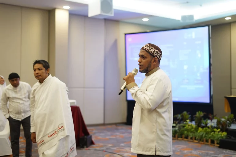 Ustadz sedang menyampaikan materi Larangan Haji