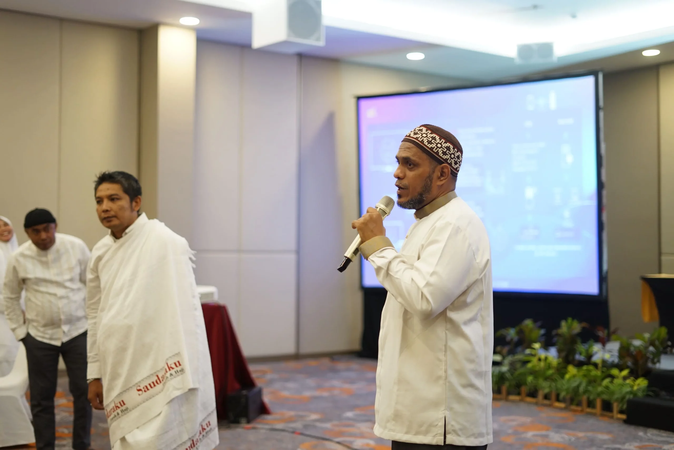 Ustadz sedang menyampaikan materi Larangan Haji