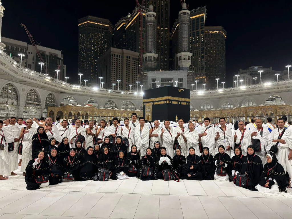 Foto Bersama Jamaah Umroh Haji Saudaraku (3)