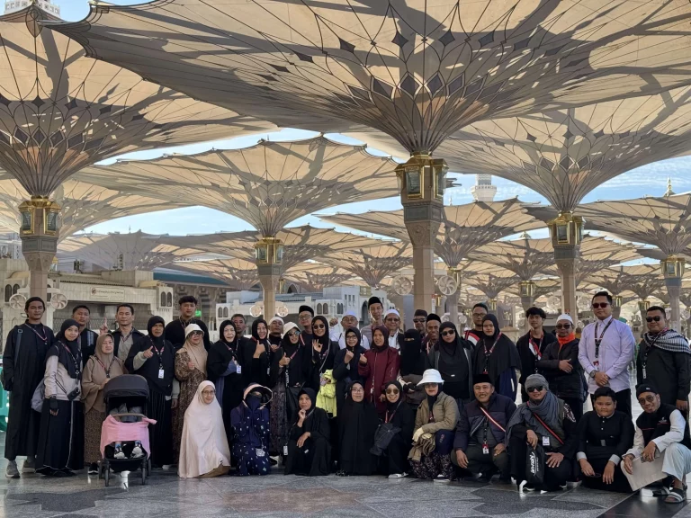 Foto Bersama Jamaah Umroh Saudaraku (2)