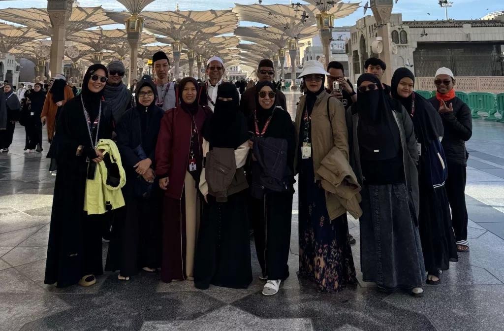 Foto Bersama Jamaah Umroh Saudaraku (3)