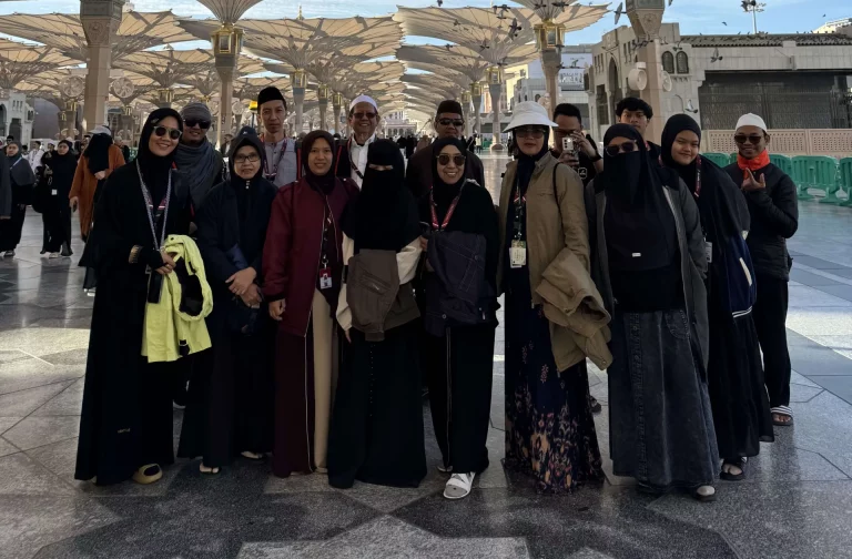 Foto Bersama Jamaah Umroh Saudaraku (3)