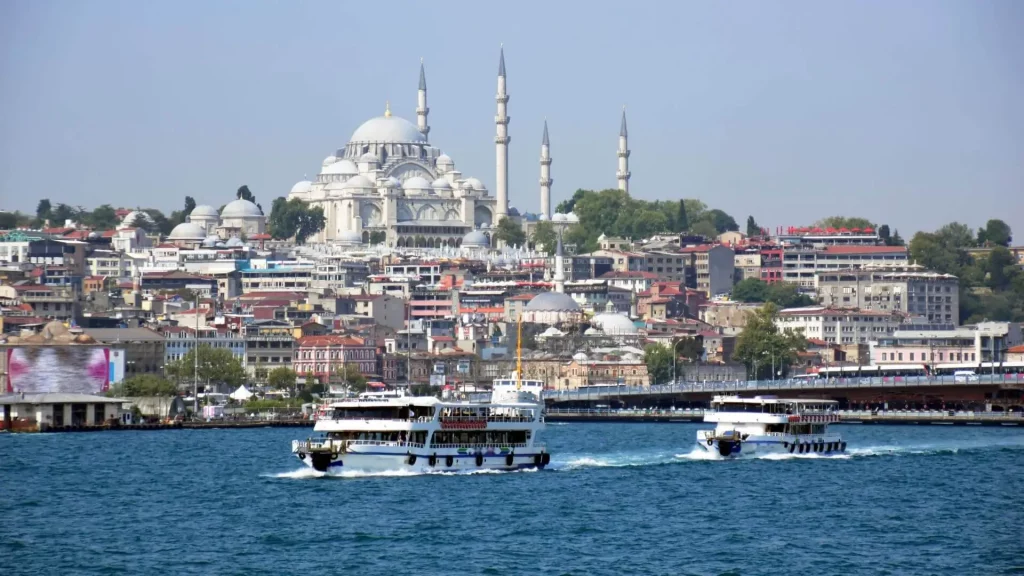 kelebihan umroh plus turki, wisata ke selat Bosphorus