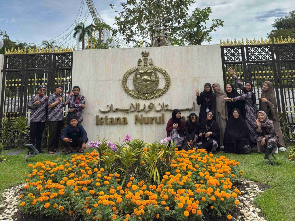 Foto bersama umroh plus city tour brunei (2)-min