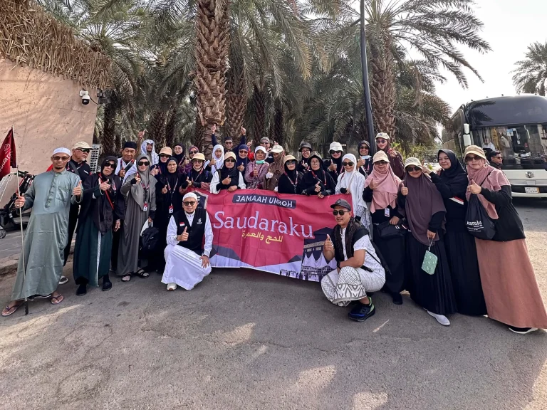 Foto bersama Jamaah Umroh Saudaraku Travel