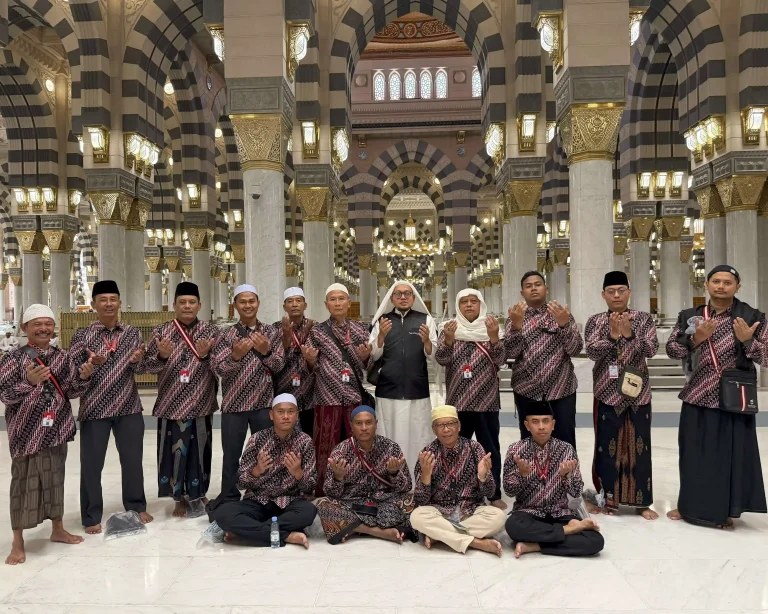 Apa itu Raudhah - Jamaah Saudaraku berada di Raudhah