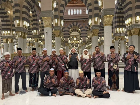 Apa itu Raudhah - Jamaah Saudaraku berada di Raudhah