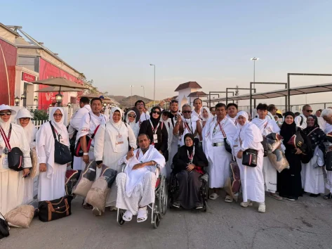 Foto-Bersama-Jamaah-Ibadah-Haji-2025-Saudaraku