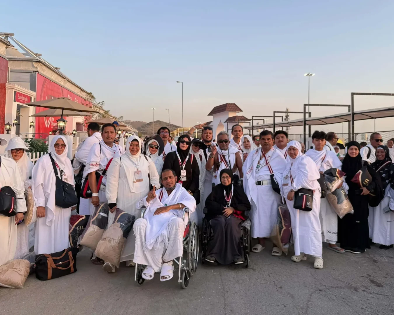 Foto-Bersama-Jamaah-Ibadah-Haji-2025-Saudaraku