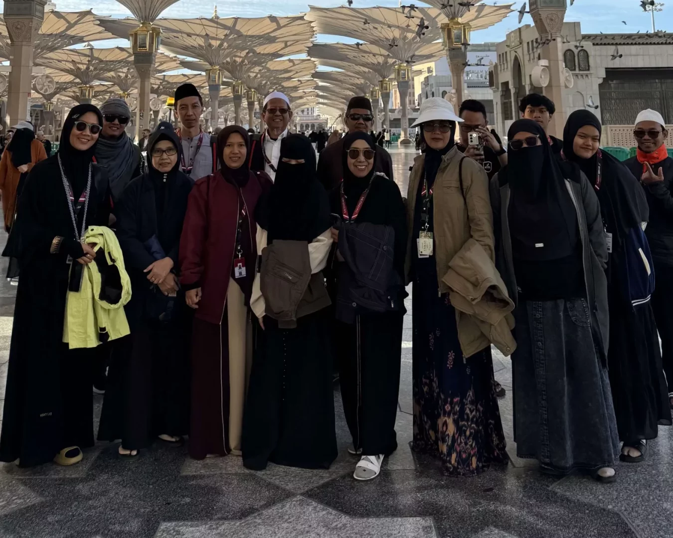 Foto Bersama Jamaah Umroh Saudaraku (3)