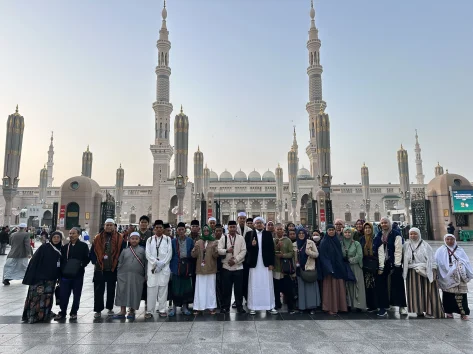 Foto Bersama Jamaah Umroh Saudaraku Travel (1)