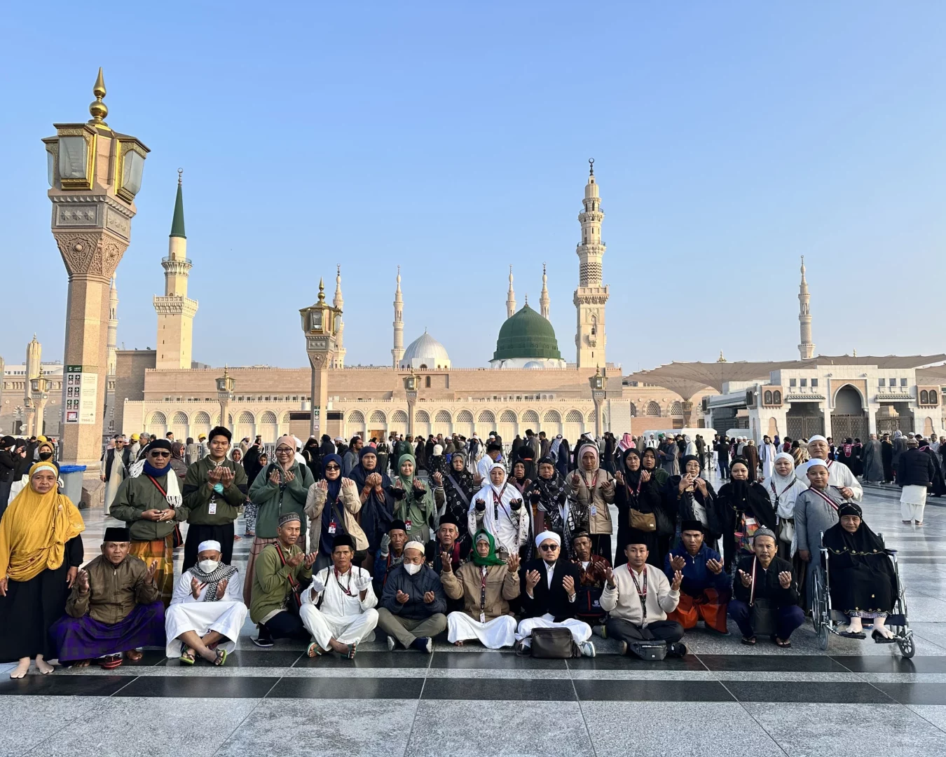 Foto Bersama Jamaah Umroh Saudaraku Travel (2)