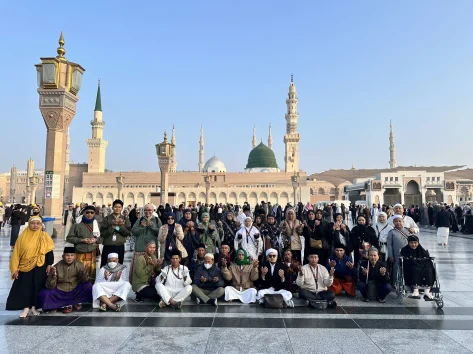 Foto Bersama Jamaah Umroh Saudaraku Travel (2)