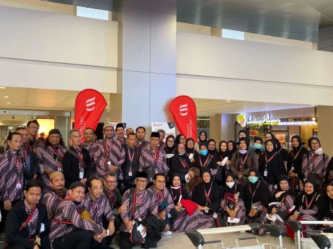 Foto Bersama Jamah Umroh Saudaraku Travel