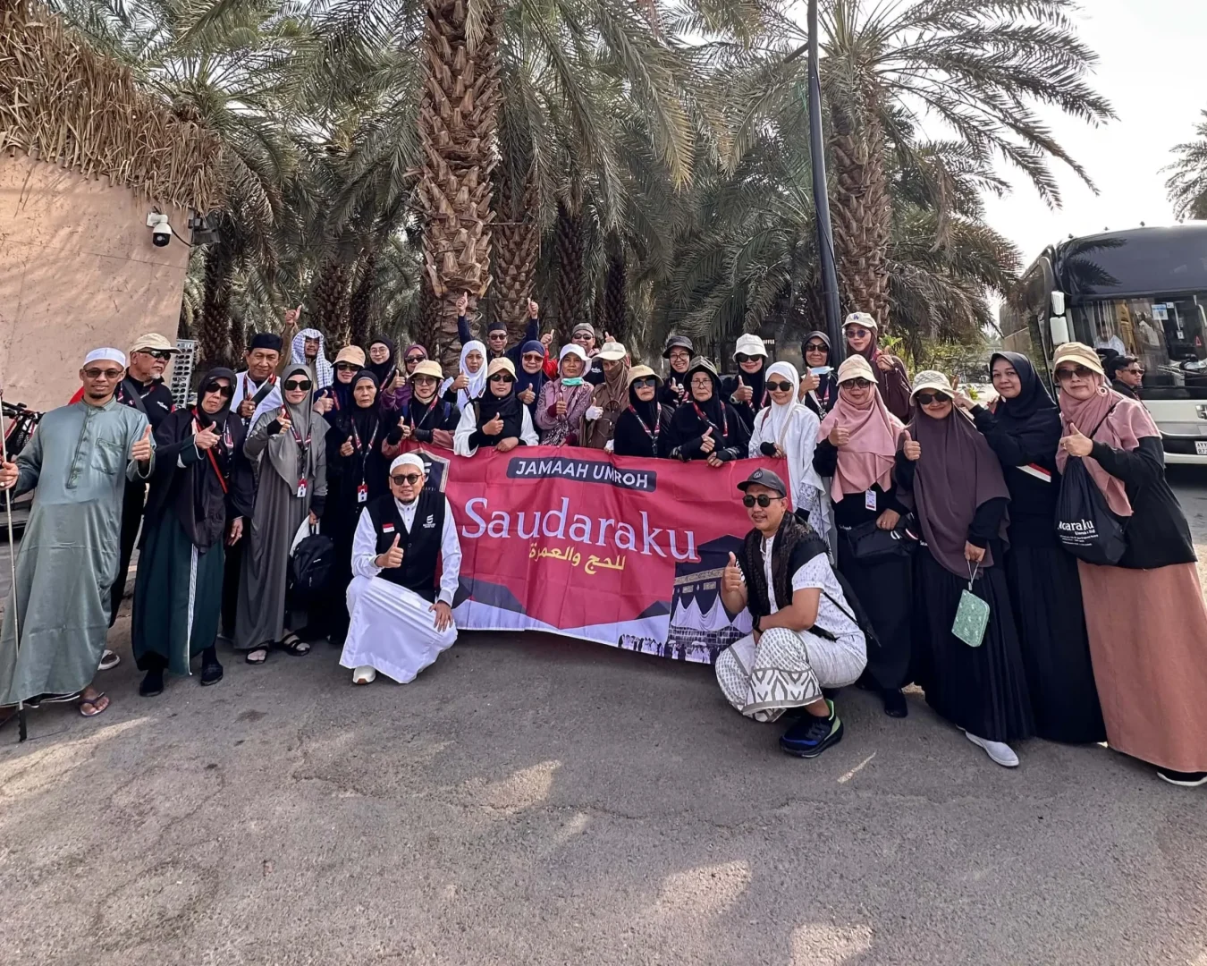 Foto bersama Jamaah Umroh Saudaraku Travel