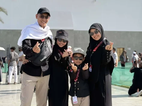 umroh jamaah saudaraku sedang umroh bersama anak kecil