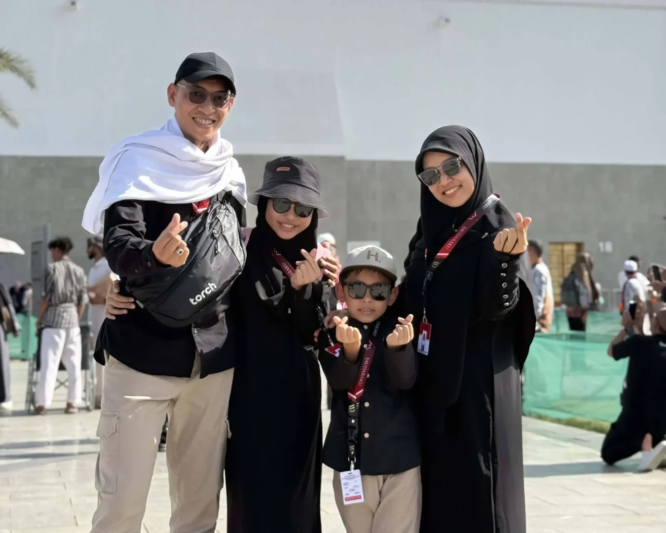 umroh jamaah saudaraku sedang umroh bersama anak kecil