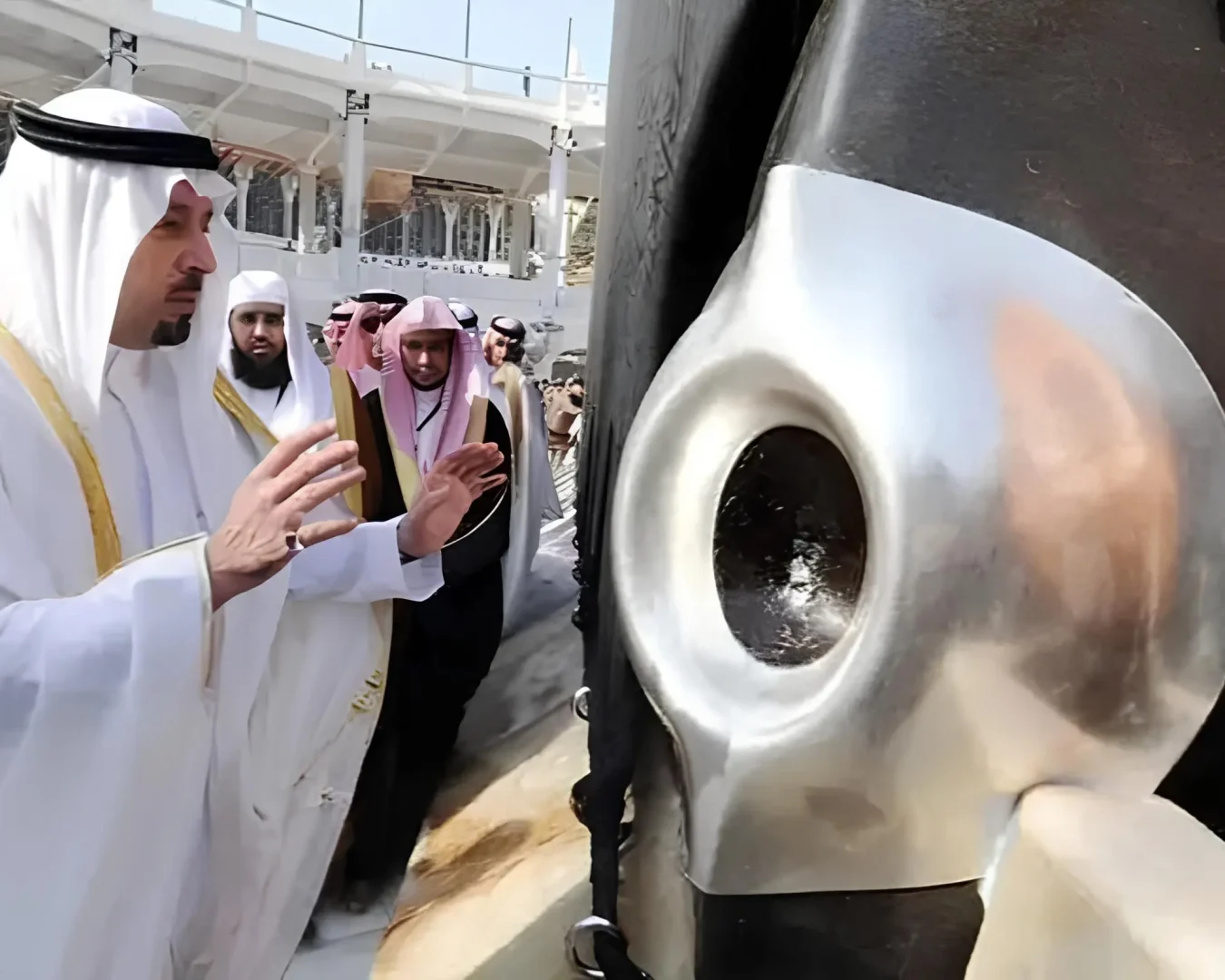 keutamaan mencium hajar aswad